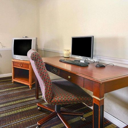 Econo Lodge Inn & Suites 카번데일 외부 사진