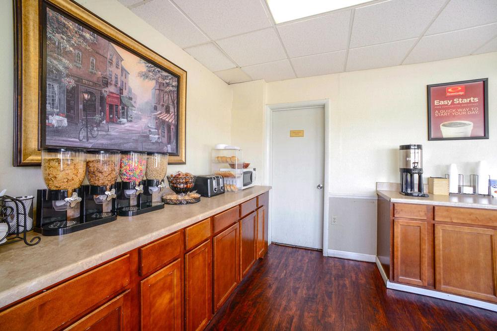 Econo Lodge Inn & Suites 카번데일 외부 사진