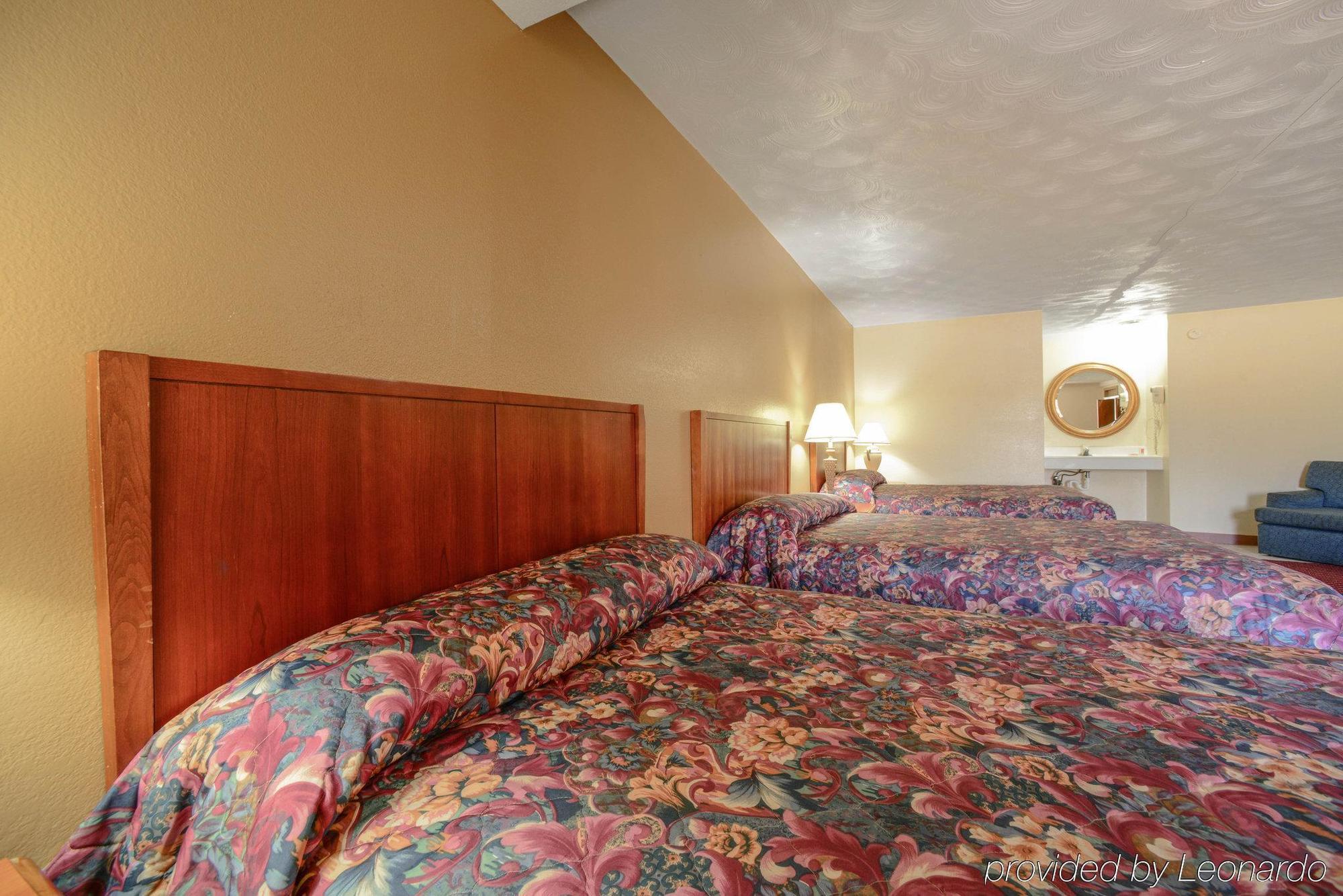 Econo Lodge Inn & Suites 카번데일 외부 사진