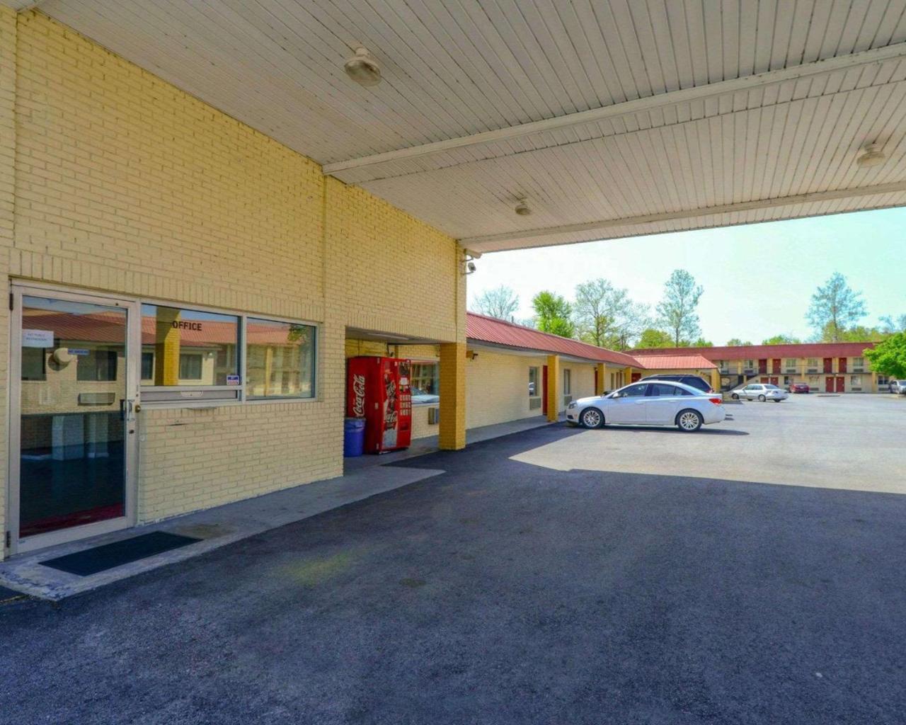Econo Lodge Inn & Suites 카번데일 외부 사진