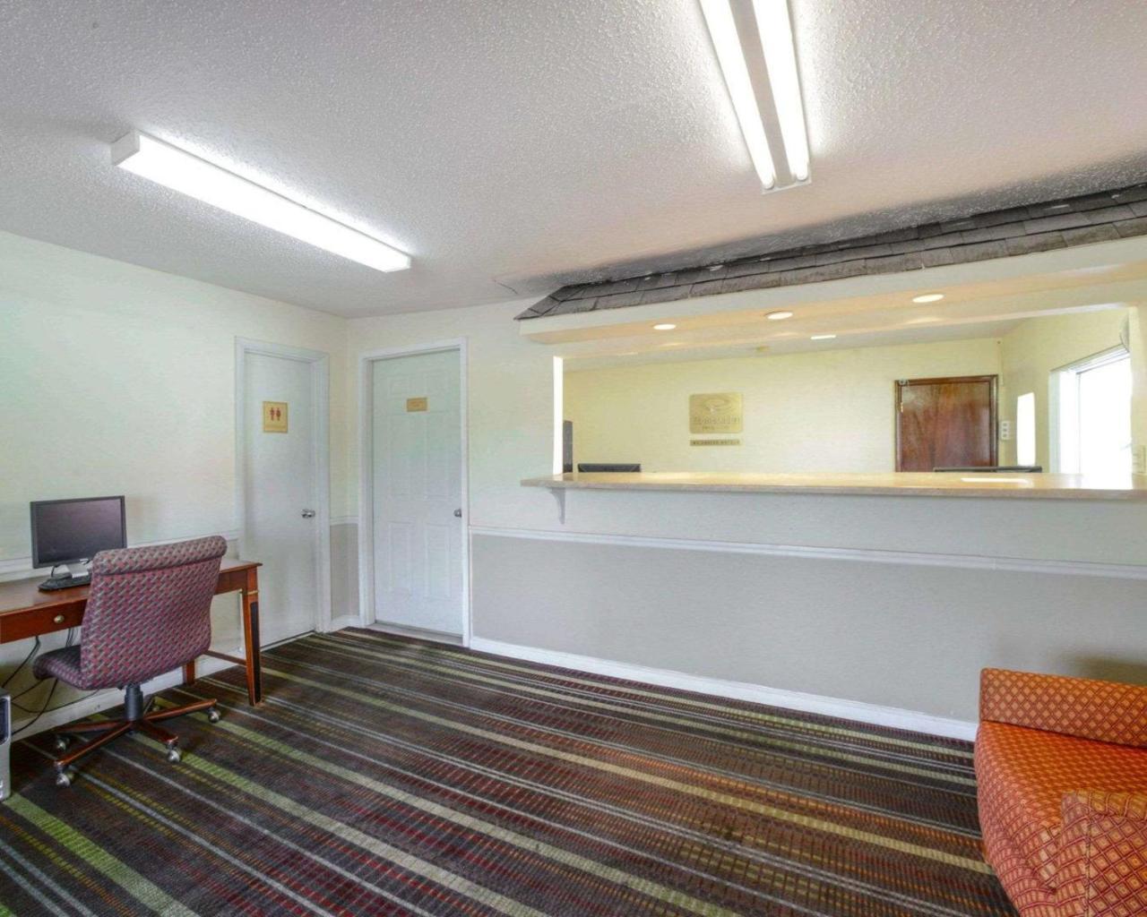 Econo Lodge Inn & Suites 카번데일 외부 사진