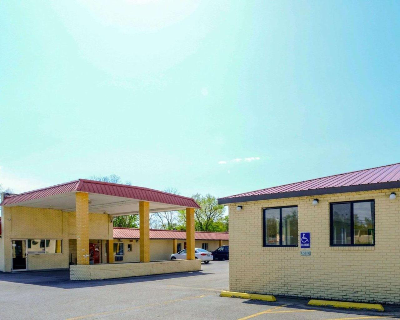 Econo Lodge Inn & Suites 카번데일 외부 사진