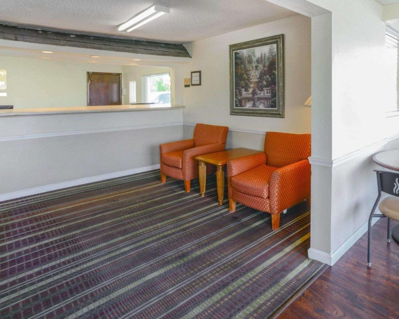 Econo Lodge Inn & Suites 카번데일 외부 사진